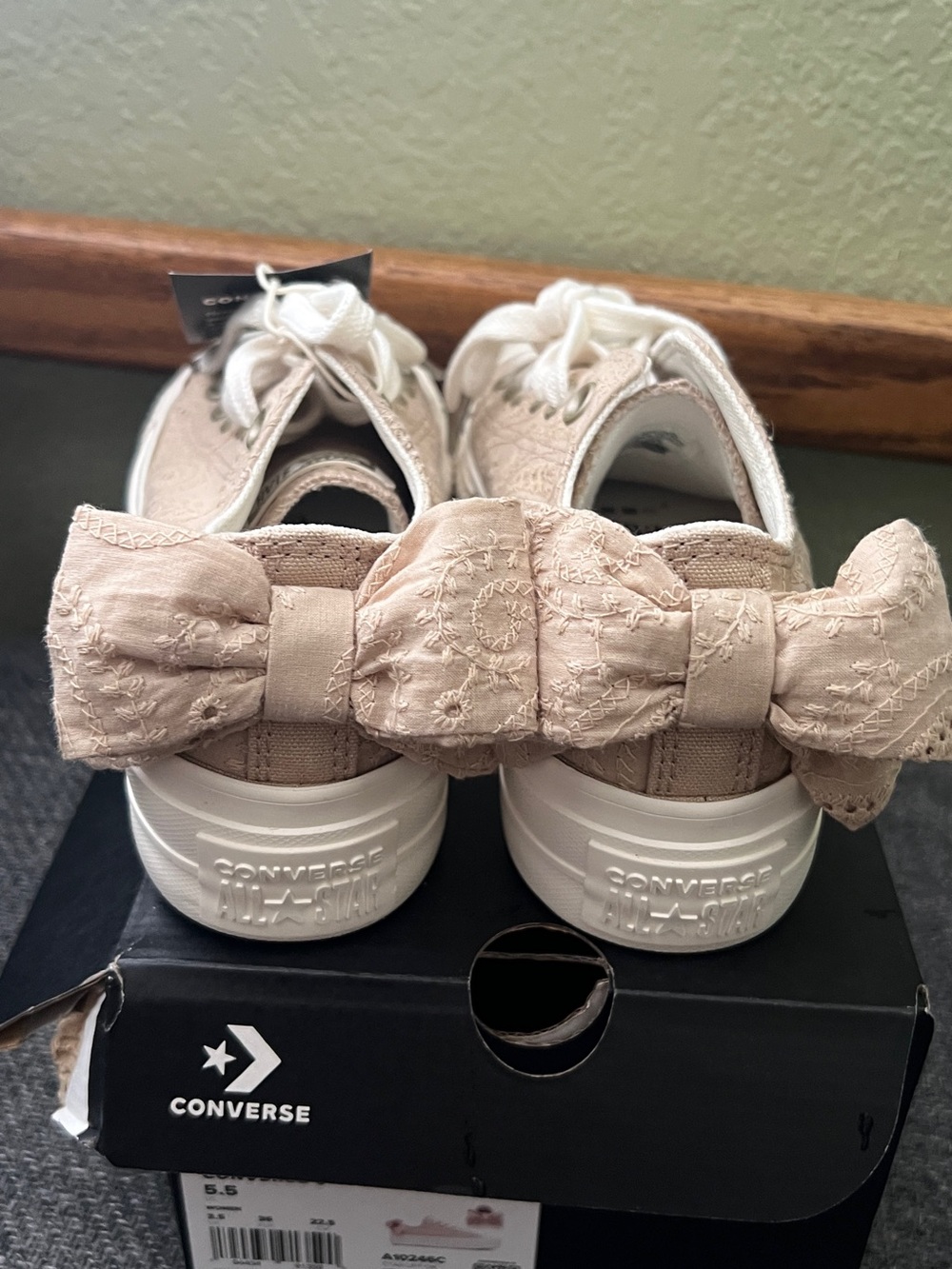 NEW Women’s Converse Chuck Taylor All Star Lift Low Bows A10246C Platform Shoes - Picture 9 of 16